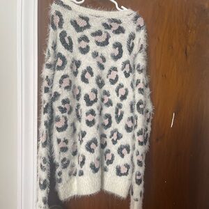 Leopard fuzzy sweater